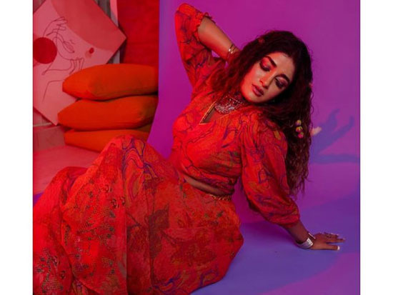 Staggering Poses Of Dimple Hayathi